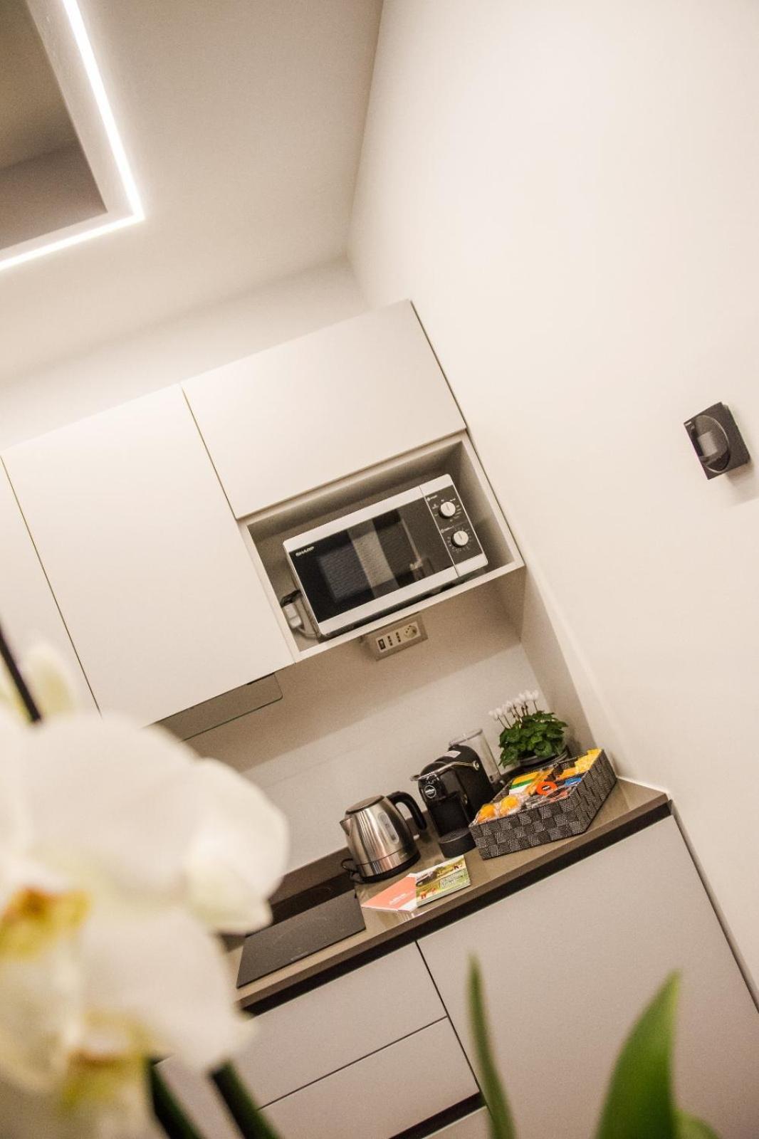 אלבה Ninary Apartments A Due Passi Dal Centro Storico מראה חיצוני תמונה