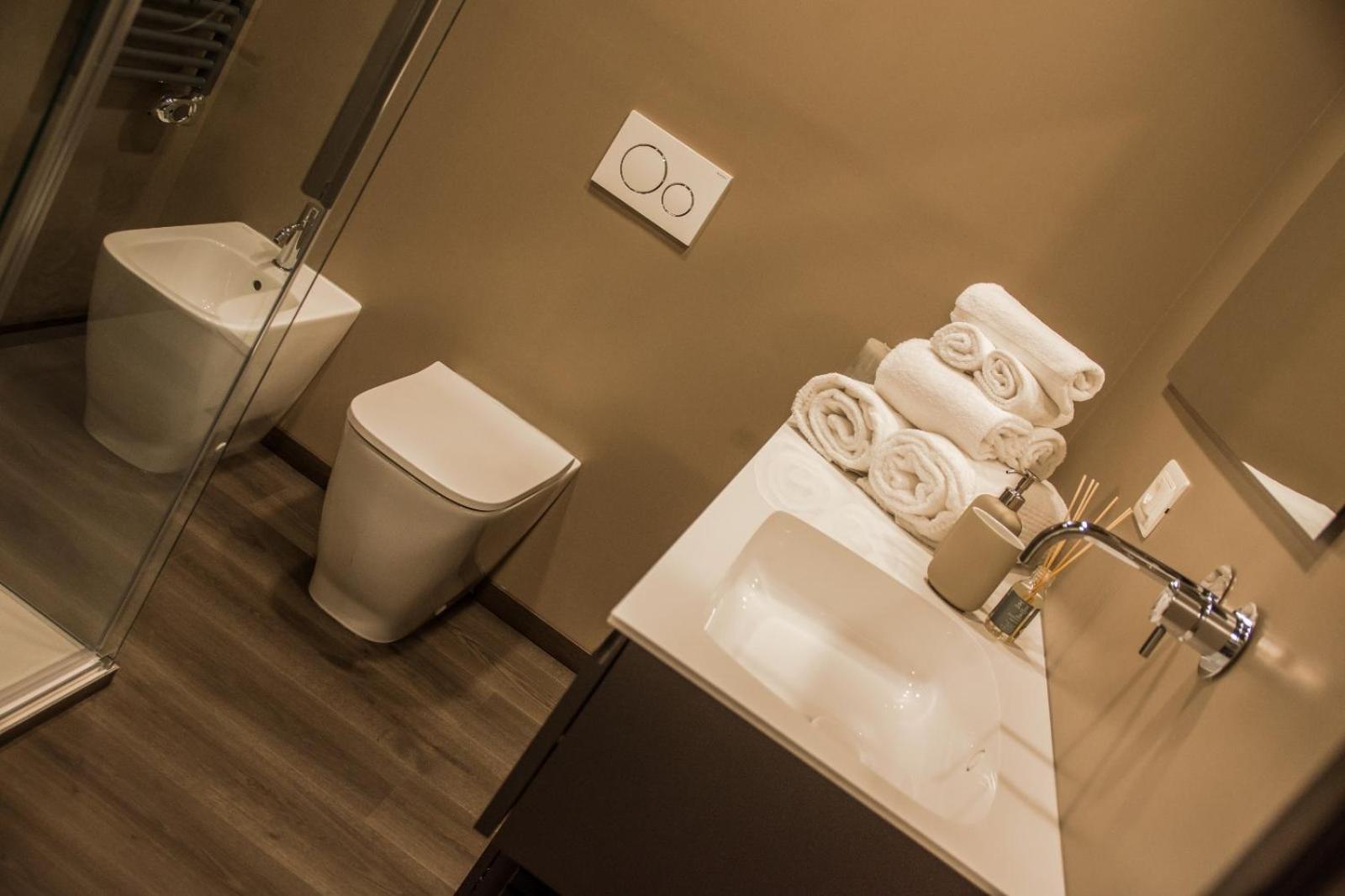אלבה Ninary Apartments A Due Passi Dal Centro Storico מראה חיצוני תמונה